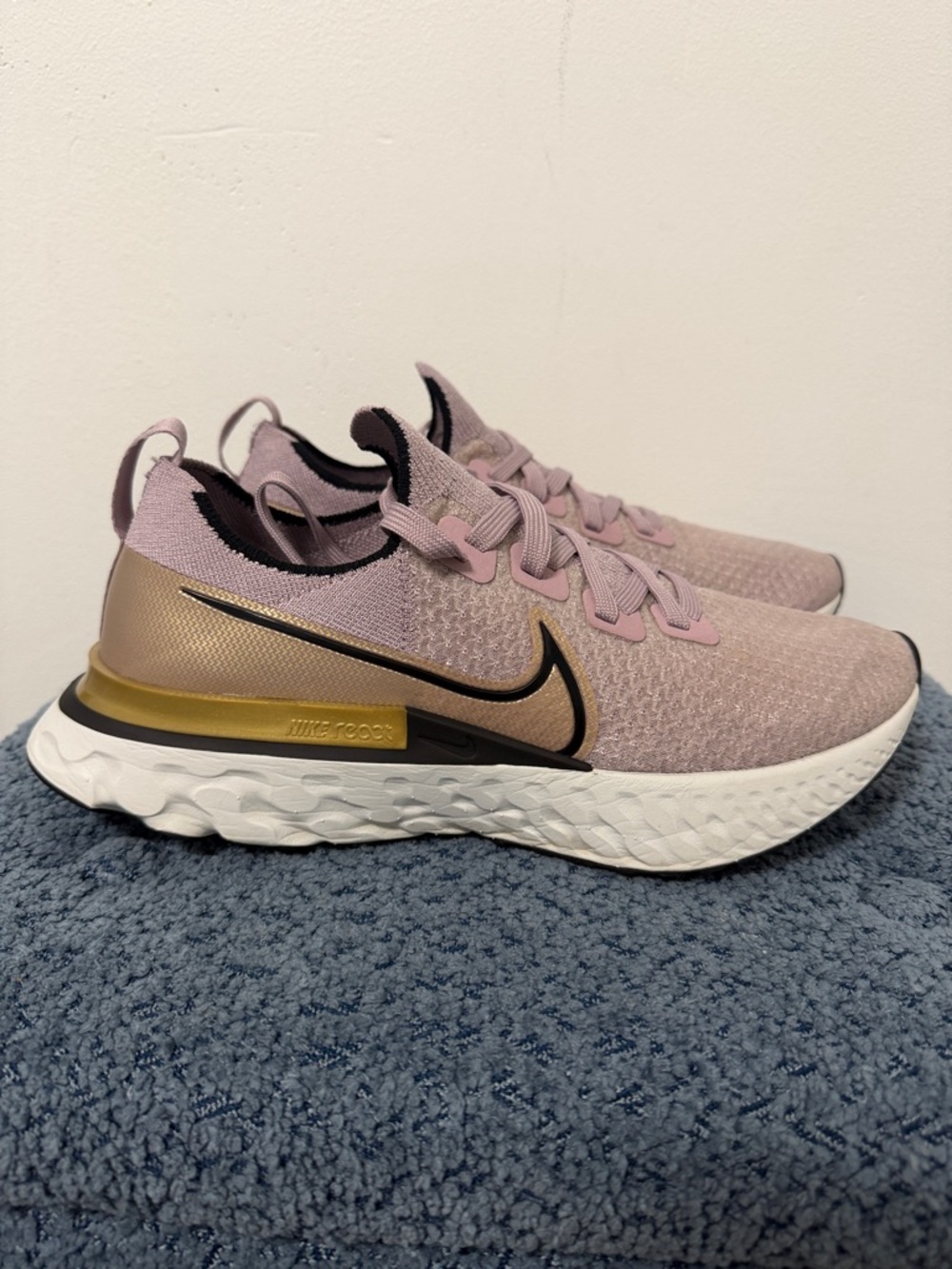 Nike React Infinity Run Plum Fog 2020
Womens Pink with Gold Accents
